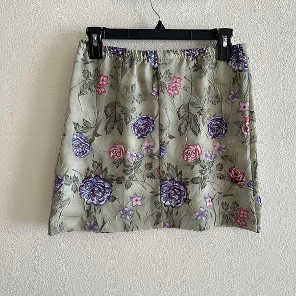 handmade sage green floral crinkle mini skirt - Picture 6 of 9